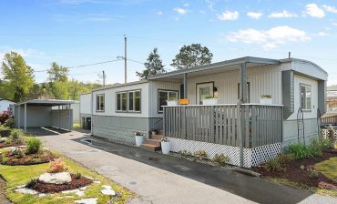 A Closer Look at This Cozy Manufactured Home Makeover That Feels Like a Dream