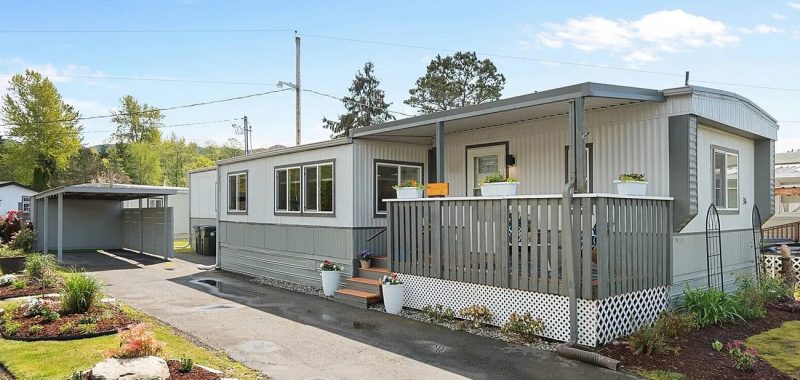 A Closer Look at This Cozy Manufactured Home Makeover That Feels Like a Dream
