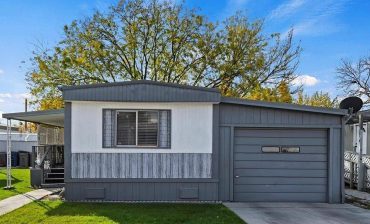 Step Inside This Cozy Manufactured Home