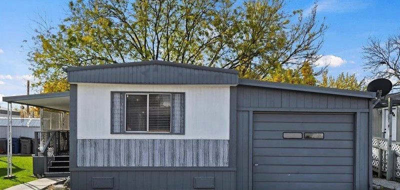 Step Inside This Cozy Manufactured Home