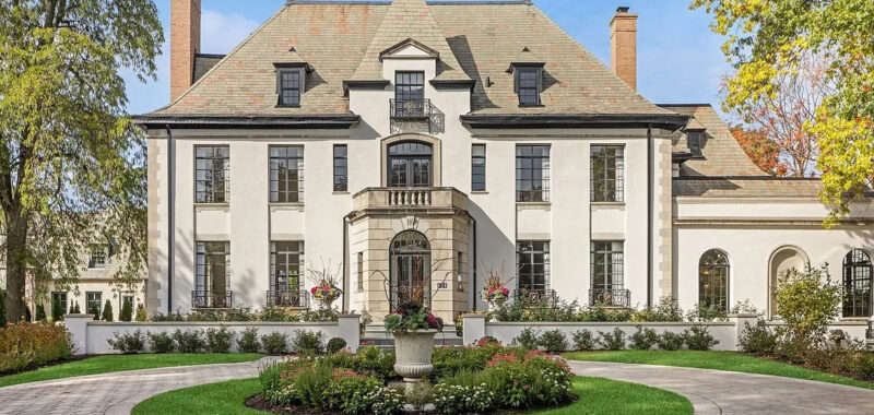 17 French Chateau Style Homes That Capture Storybook Elegance