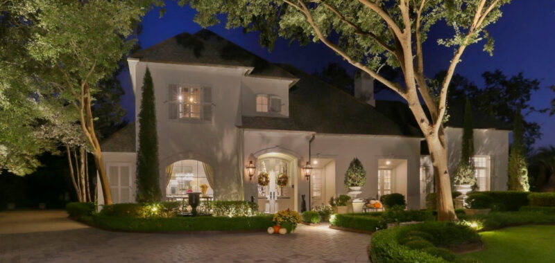 Modern French House: Elegant Interiors & Chic Exteriors