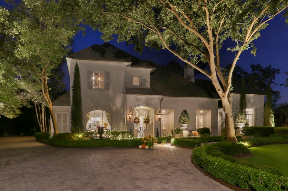 Modern French House: Elegant Interiors & Chic Exteriors