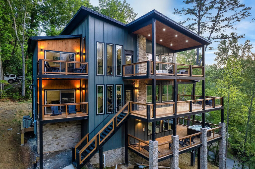 Modern-Mountain-Home-with-Layered Decks