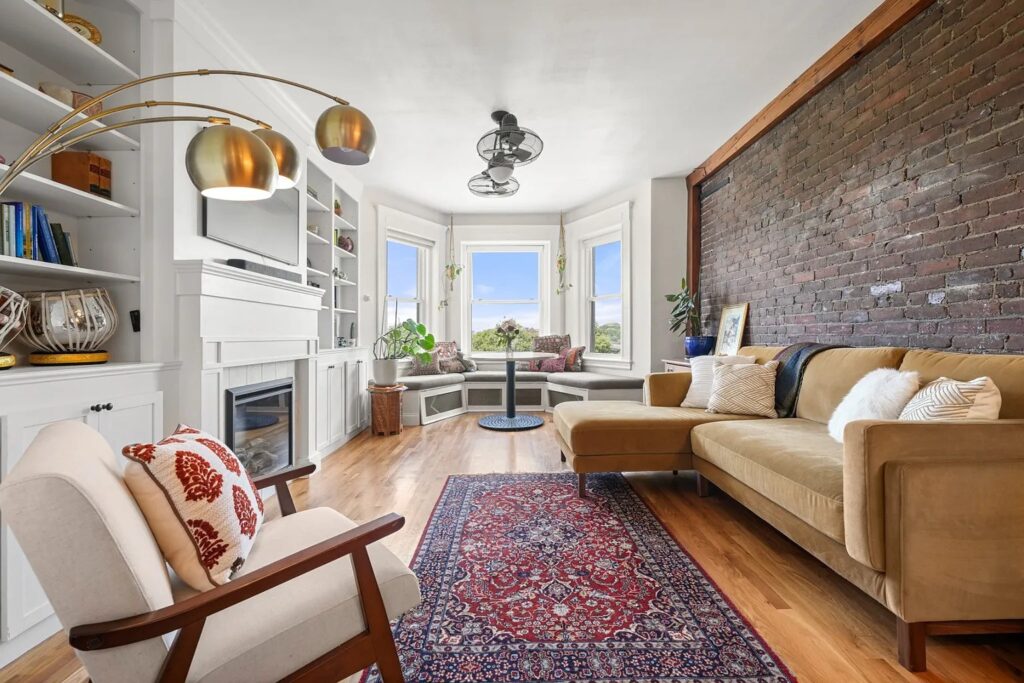 Brownstone Living Room Accent Colors