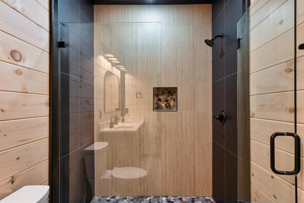 Contemporary-Mountain-Home-Bathroom