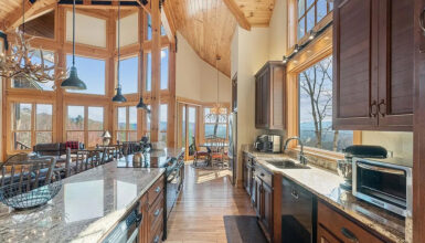 20 Mountain Home Kitchen Designs That Feel Cozy and Luxe