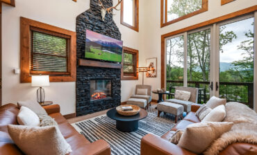 Mountain House Fireplace Ideas That Make a Living Room Feel Warm