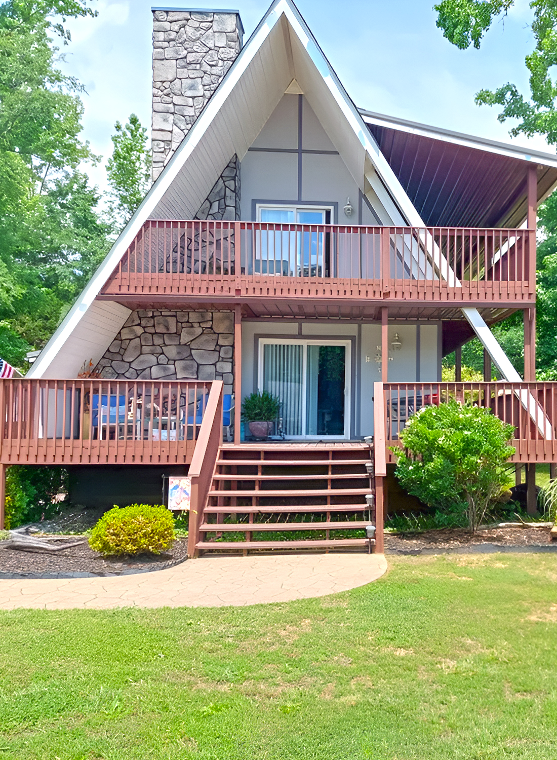 15 A-Frame House Balcony Designs for Curb Appeal