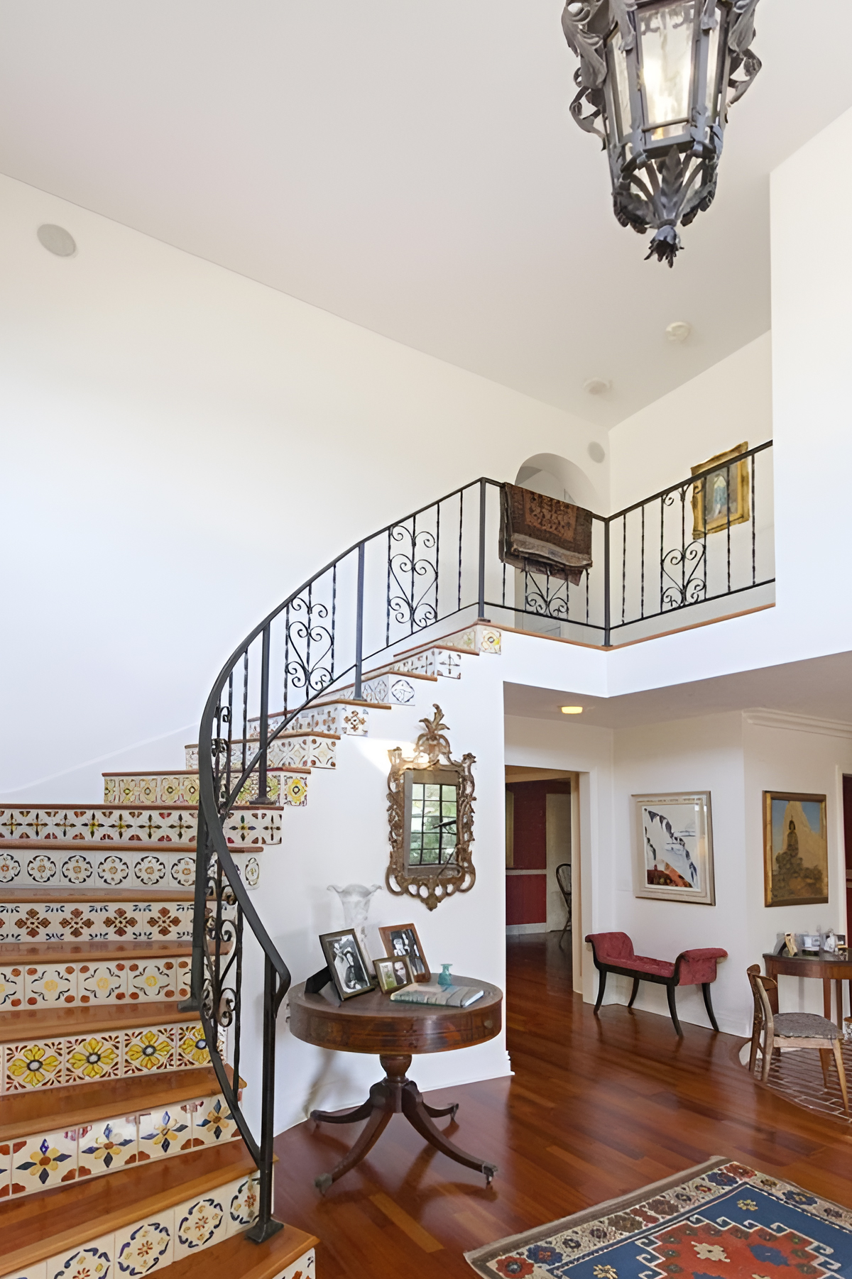 Spanish Staircase With Curved Rail
