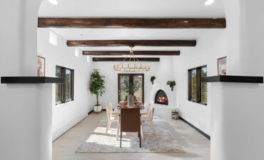 Santa-Fe-Style-Dining-Room Decor