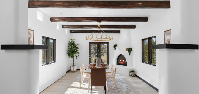 Santa-Fe-Style-Dining-Room Decor