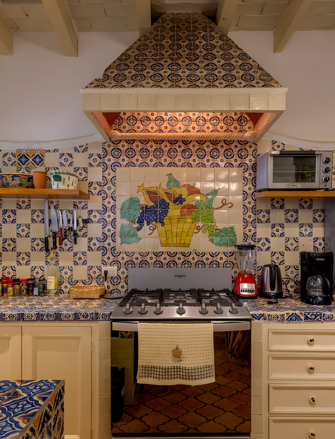 Spanish-Kitchen-Backsplash Ideas