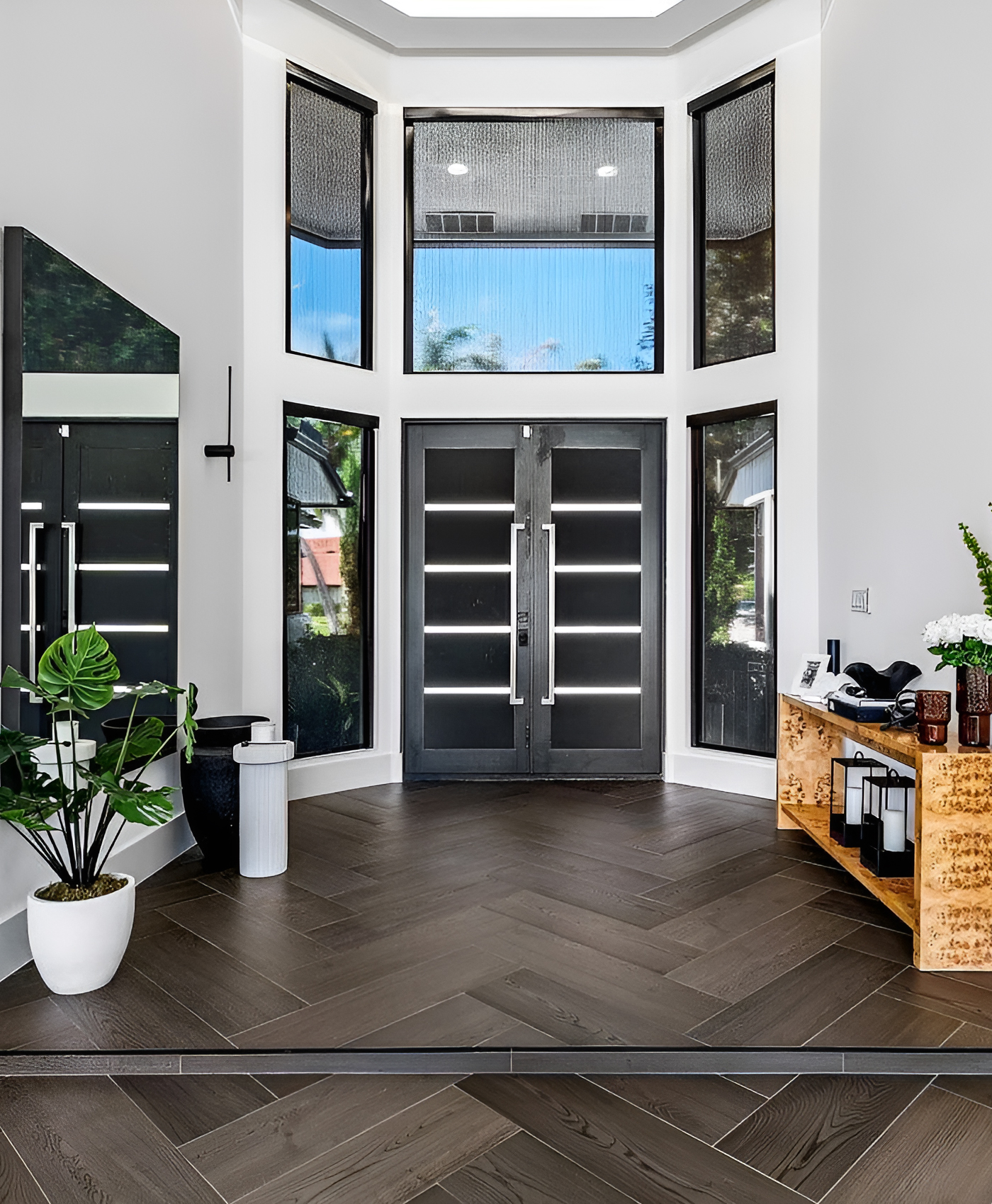 Contemporary entryway

