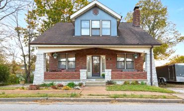 Brick craftsman house