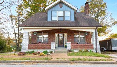 Brick craftsman house