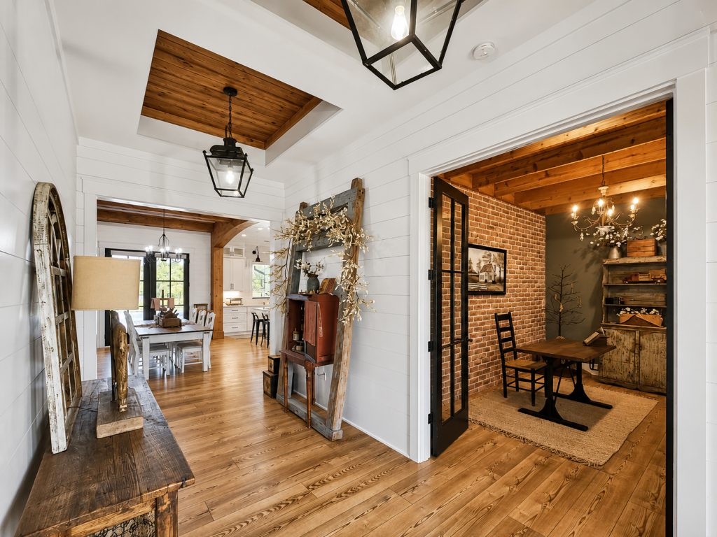 Modern-Farmhouse-Ranch-Style-Home-Entryway