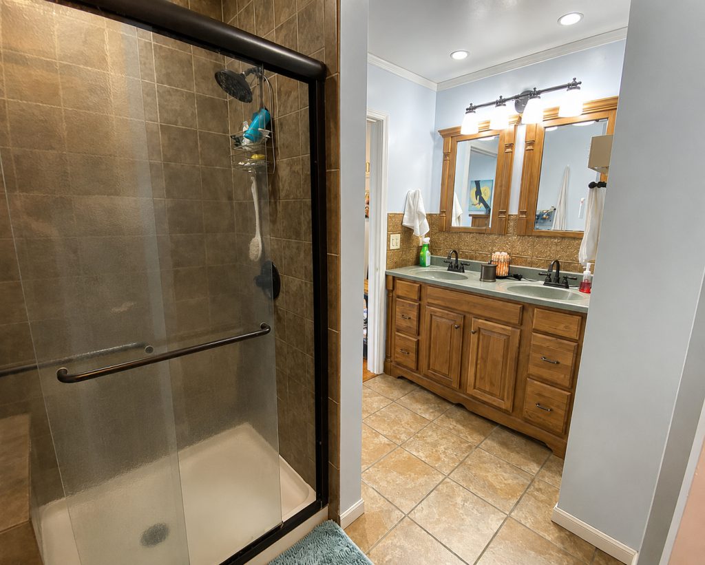 1942-Cape-Cod-House-Bathroom